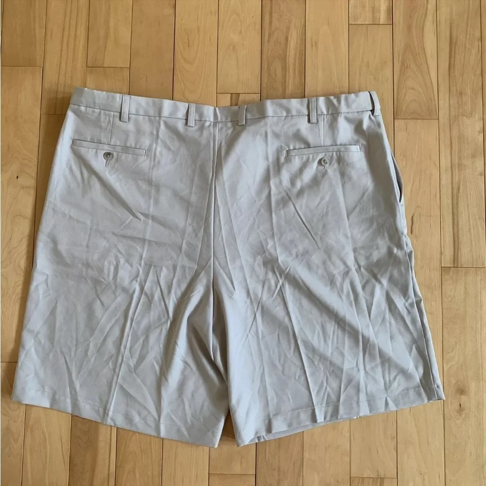 NWOT Haggar Shorts Cool 18 Pro Khaki Size 50 Flat Front Expandable Waist Tan